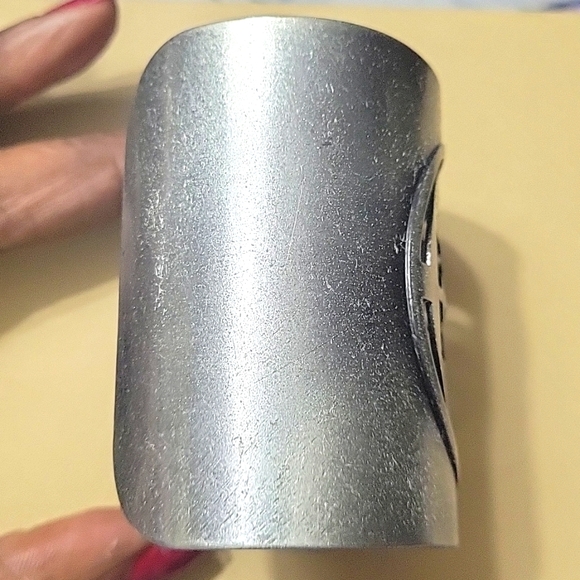 TORY BURCH MATTE TEXTURED GUNMENTAL  CUFF BRACELET RARE - Picture 5 of 6